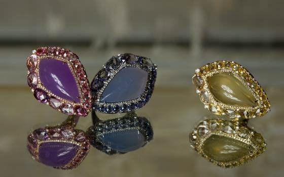 JJewels. “Arcobaleno” Collection. 18 Kt gold with chalcedony, lilac jade and lemon quartz cabochon, irregular and round sapphires, and diamonds.