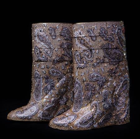 A.F.Vandevorst and Diarough to launch a pair of diamond Boots