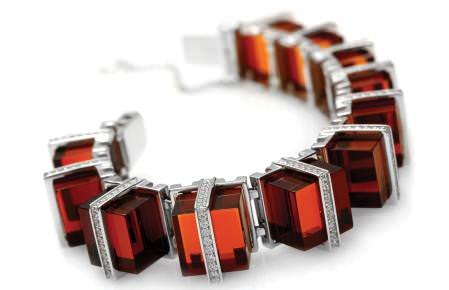 An amber bracelet, made with gold and diamonds by NAC Amber.