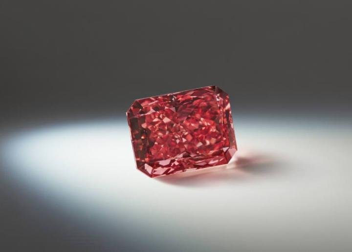 Argyle Everglow 2.11 carat radiant shaped Fancy Red