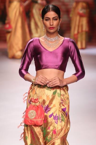 A model posing in Moni Agarwal jewellery