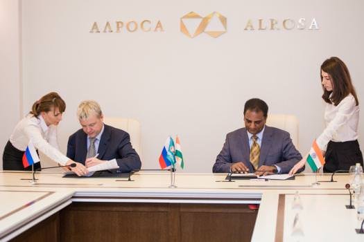 Mr Fyodor Andreev President of Alrosa (left) & Mr Vipul Shah Chairman of GJEPC (right)