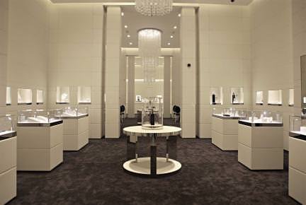 Versace celebrates three new Dubai flagship boutiques 