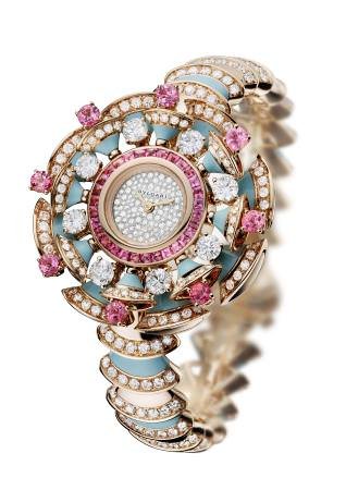 High Jewellery watch with 18 ct pink gold case and bracelet (approx. 107.35 gr) and white mother-of-pearl dial; set with 286 brilliant-cut diamonds totalling approx. 5.67 carats, as well as 8 rubellites and 8 amethysts. Quartz movement.