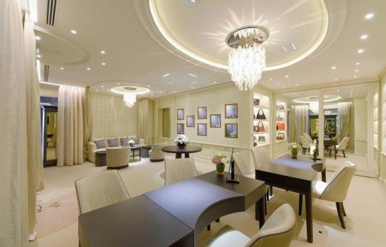 LES FACETTES: a boutique dedicated to niche brands