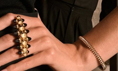 Clash de Cartier - new movement, fluidity and sensuality in yellow gold 