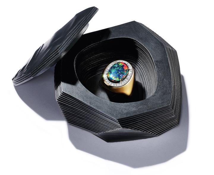 New handcrafted vessels, most made in collaboration with artisans from the legendary Tiffany hollowware workshop. First introduced in 2019, the vessels are reimagined for Colors of Nature as sculptural works of art that encase eight unique showpiece rings, including a black opal ring of over 7 carats