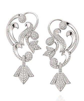 “Dentelles de Lys”: Platinum earcuffs with diamonds representing 8.97 carats 