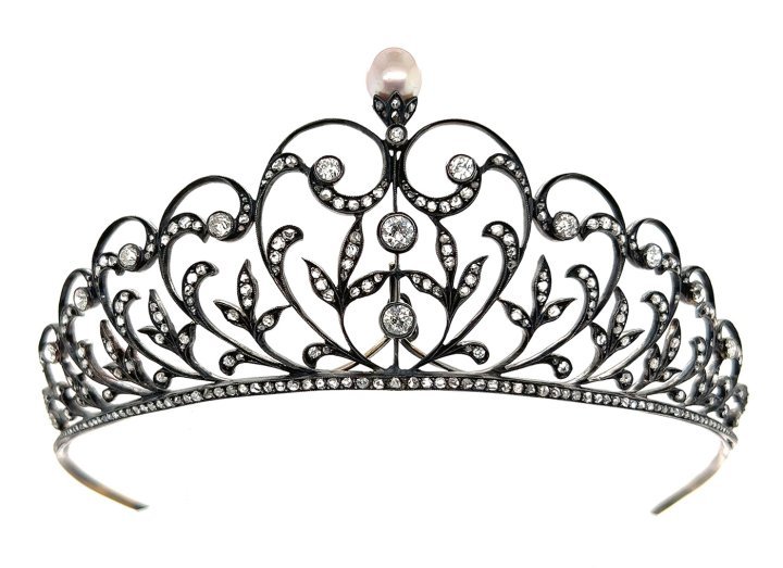Late nineteenth-century pearl and diamond tiara, Faerber Collection. The openwork leaf motif is set with old-cut and rose-cut diamonds for a total approximate weight of 5 carats, with a pinkish grey, drop-shaped natural pearl in its centre, mounted in blackened silver and gold. Detachable front with a screw fitting. Circa 1890. Supplied with Gemmological Certificate no. 80253-20 dated 29/01/2020 stating that the pearl is pinkish grey and of natural saltwater origin. ©Faerber Collection 