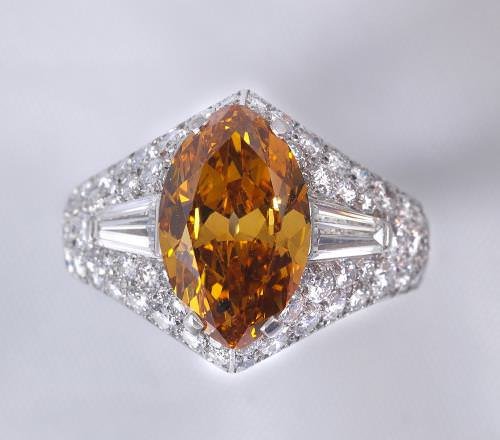 Bulgari Fancy Intense Natural Colour diamond ring 2,79 ct.