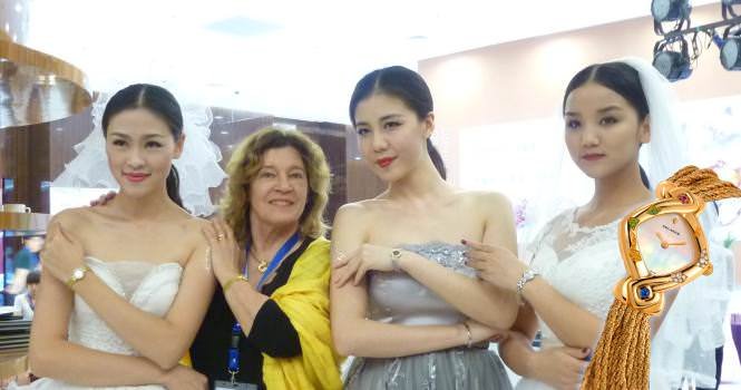 Gisele Rufer poses with three models wearing Delance watches, which drew a lot of attention at IJS. The inset shows the Delance “Feng Shui Dawn” model.