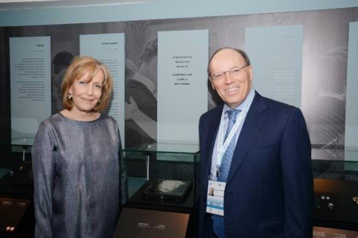 Sharona and Shmuel Schnitzer next to the Marilyn Monroe exhibit. (Photo by Kobi Fuchs)