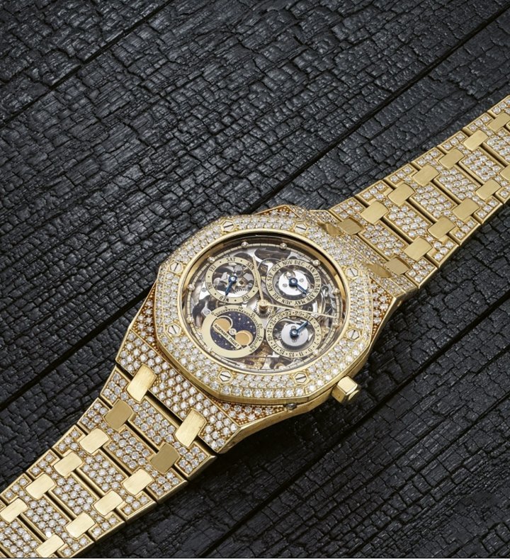 Haute Joaillerie Royal Oak Perpetual Calendar Openworked 25659BA, N° 03, dial side. Perpetual Calendar: day, date, month, phase and age of the Moon. Extra-thin (3.95mm) and openworked self-winding Calibre 2120/2800, movement 274089. Bracelet 344. 39mm case C31040 in 18k yellow gold entirely set with brilliant-cut diamonds. Sold on December 15, 1988. Sold at auction by Phillips in Geneva on May 6, 2022, lot 72.