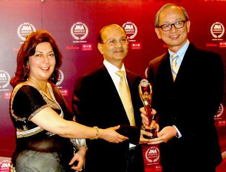 Mr Rajan Kapoor Chairman of Kashi , Mrs Shail Kapoor President of Kashi & Mr Albert Cheng Managing Director of World Gold Council
