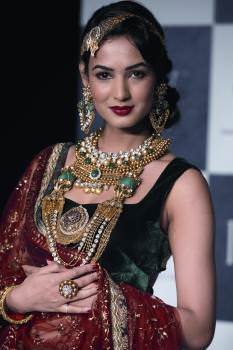Sonal Chauhan walking the runway wearing jewellery evoking a blend of vintage Indian contemporary styles and the romanticism of the royal Victorian era by Dipti-Amisha.