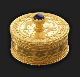 Museums acquire two Akelo Pieces