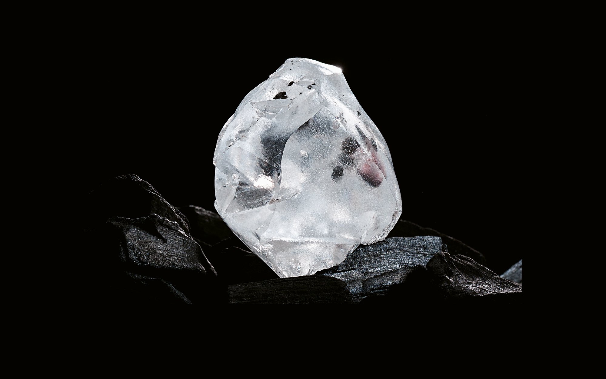 The Lesotho Legend, a 910-carat rough diamond, was acquired from Taché by Van Cleef & Arpels.