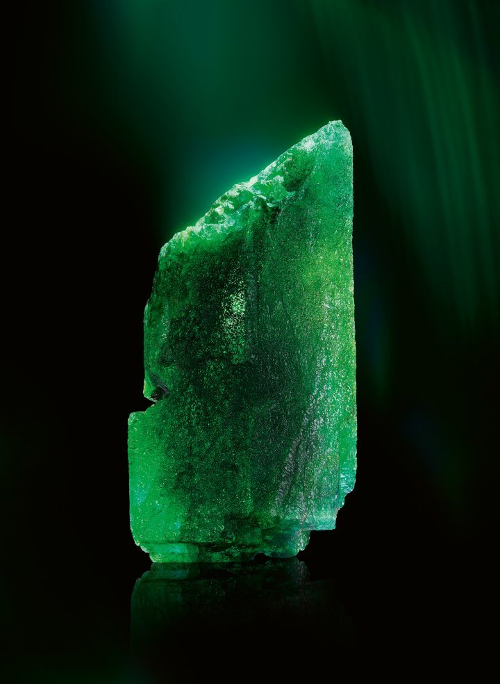 In 2018 Caroline Scheufele, Chopard co-president and artistic director, purchased a 6,225-carat rough emerald which was discovered at Kagem, one of the world's largest emerald mines, and given the name Insofu, meaning elephant. She entrusted this wonder of nature to expert emerald cutters from Jaipur who worked on the stone at Chopard's workshops in Meyrin and in Jaipur.