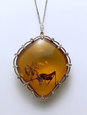 Amber Pendant with cricket and spider inclusions, mounted in gold and platinum, with diamonds. © The Natural History Museum, London