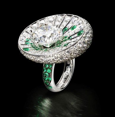 de Grisogono ring in white gold, emerald and diamonds