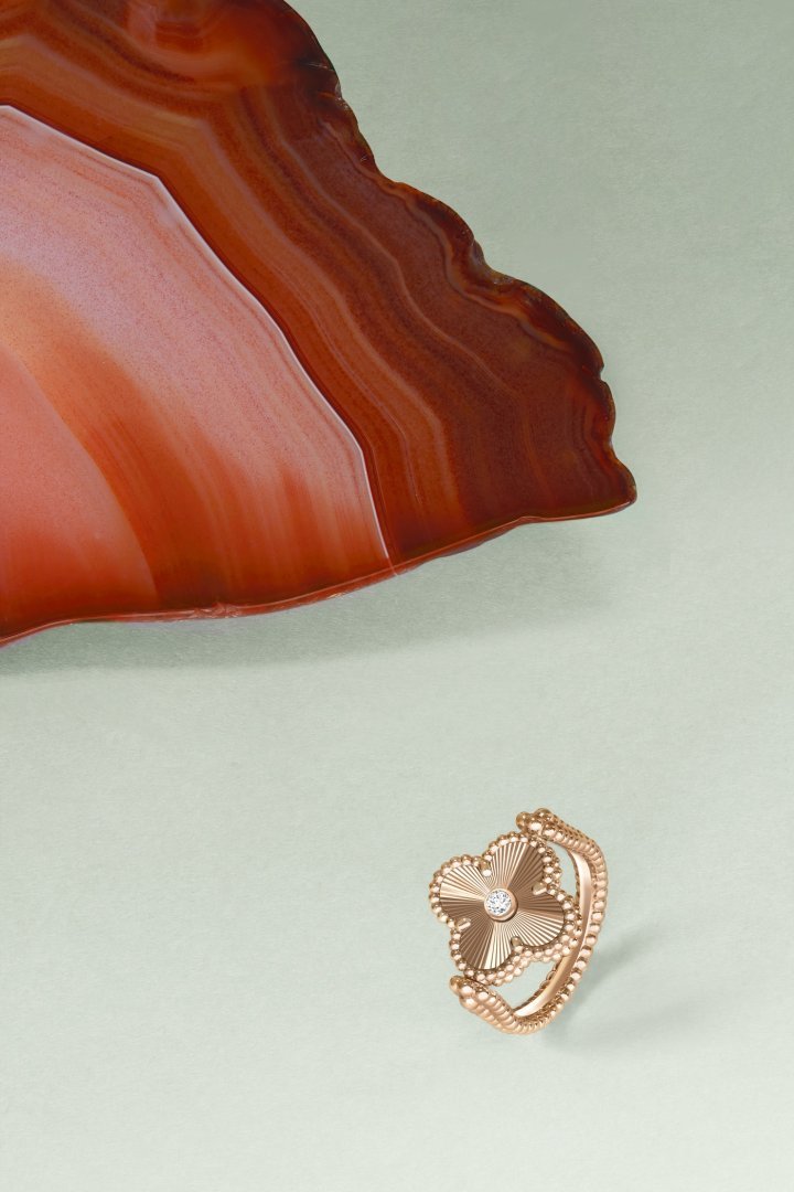 Alhambra reversible ring. Rose gold, guilloché rose gold, carnelian, diamond