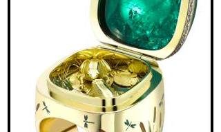 Gemfields and Theo Fennell collaborate to create Kissing Frogs ring
