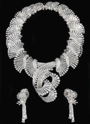 Christie's featured this convertible diamond tiara/necklace by Boucheron from 1947 in its private sale at the DJWE.
