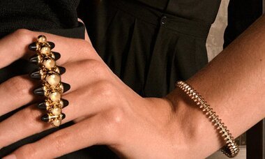 Clash de Cartier - new movement, fluidity and sensuality in yellow gold 