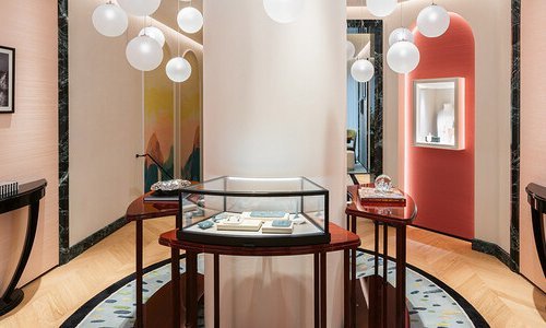 Boucheron opens in Zurich