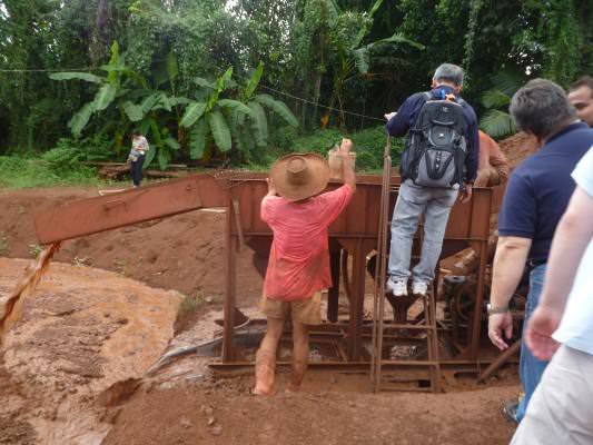 The post-GIT 2012 excursion visited a number of mines including this artisanal pit sapphire mining operation near Chanthaburi, Thailand.