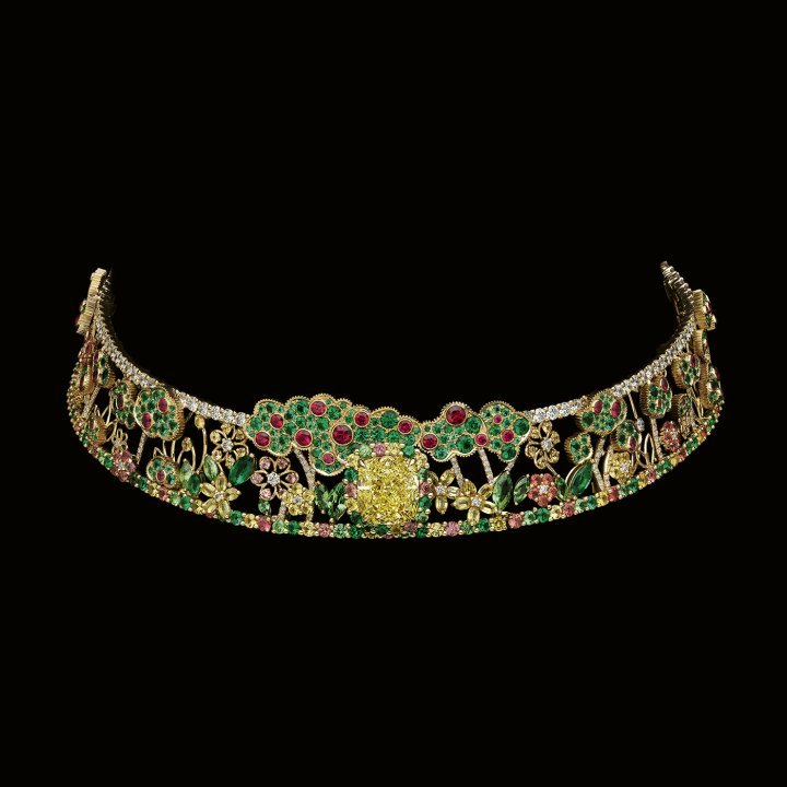 Dior Milly Dentelle Jardin Brodé necklace, yellow gold, yellow diamond, emeralds, rubies and pink sapphires.