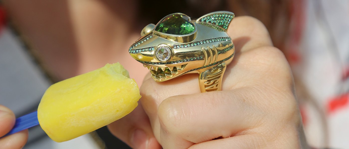 Daniela Villegas, Queen Bee