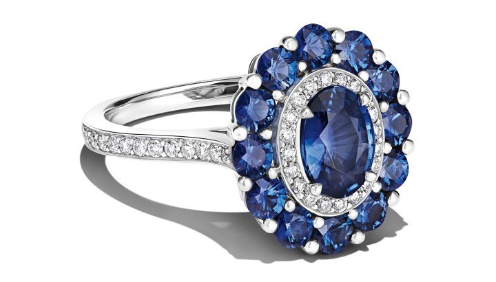 The 1735 Double Colour Cluster Sapphire Ring embodies the craftsmanship and excellence of the iconic Garrard Cluster.