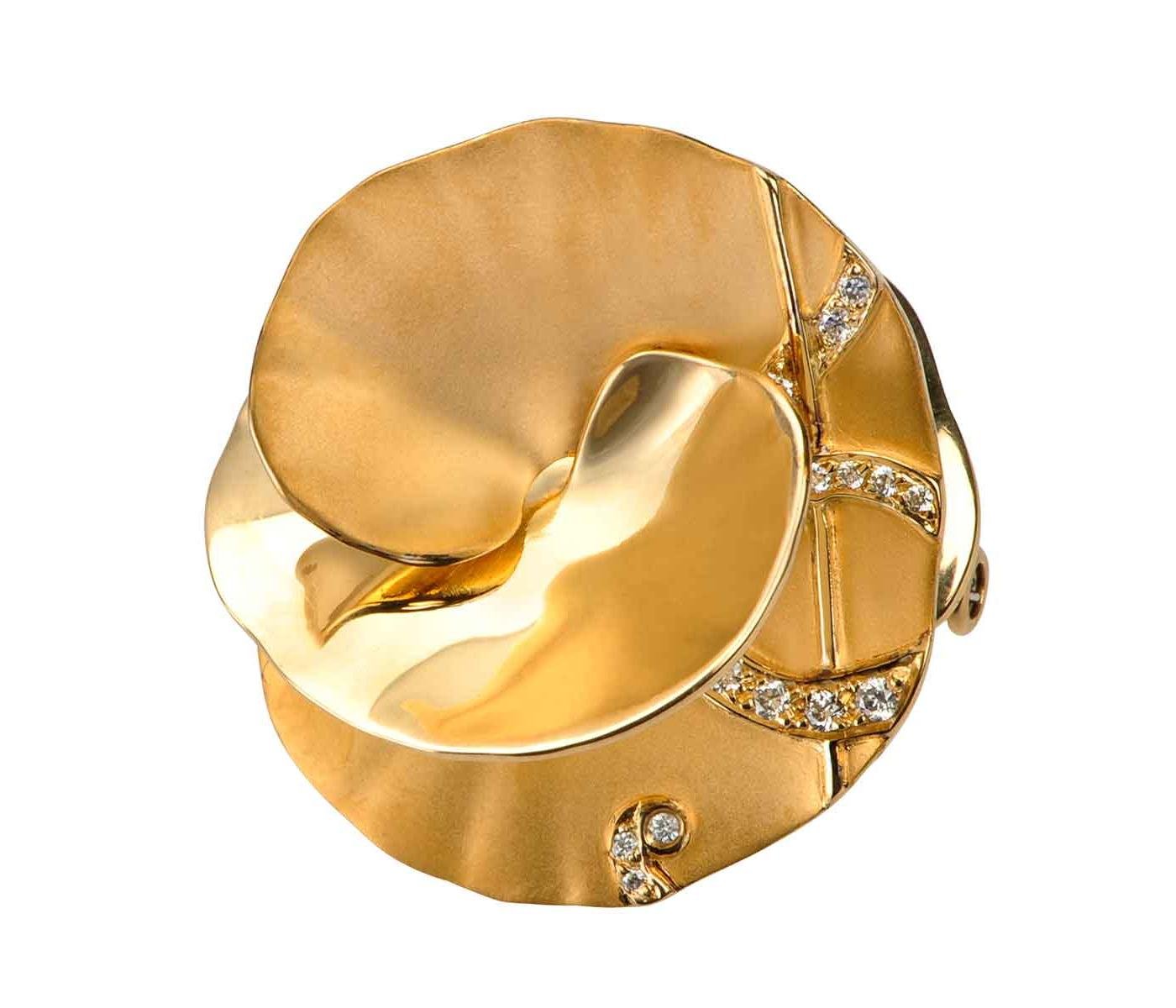 Brooch by Carrera y Carrera