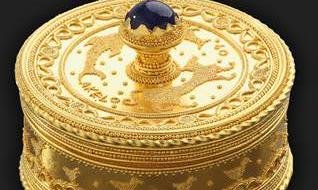 Museums acquire two Akelo Pieces