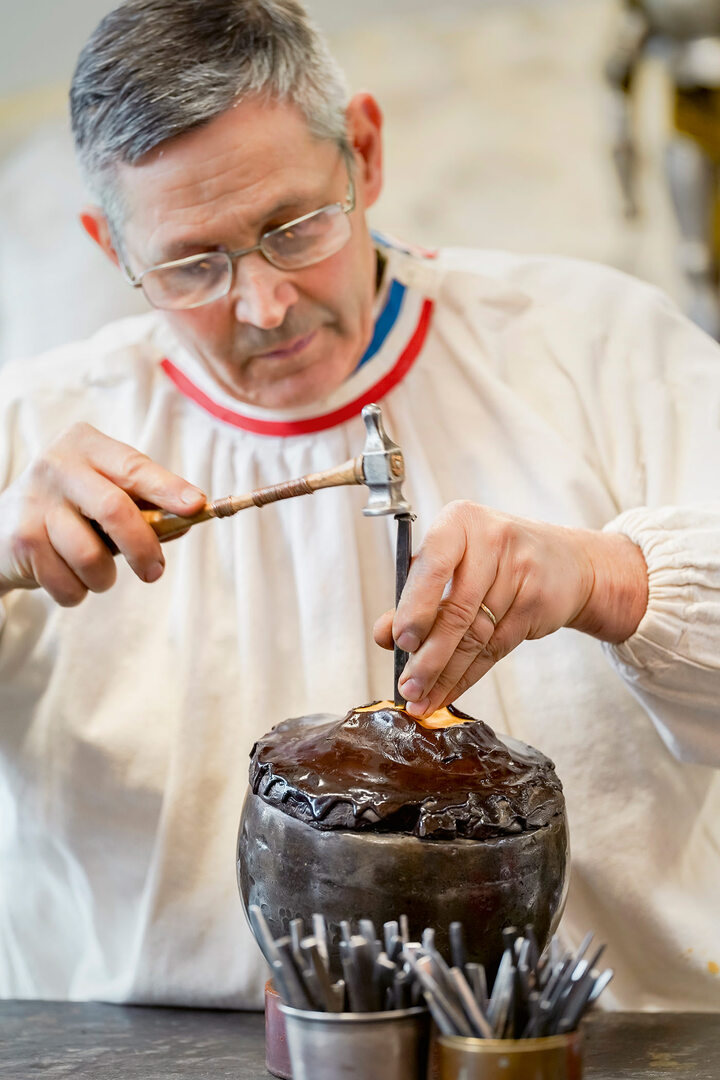 Antoine Legouy, the goldsmith-chaser in charge of replicating the Torque of Montans.
