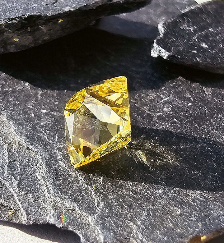 Renaissance-era diamond of approx. 3 carats. Probably by the celebrated Venetian diamond cutter, Vincenzo Peruzzi. On show at GemGenève.
