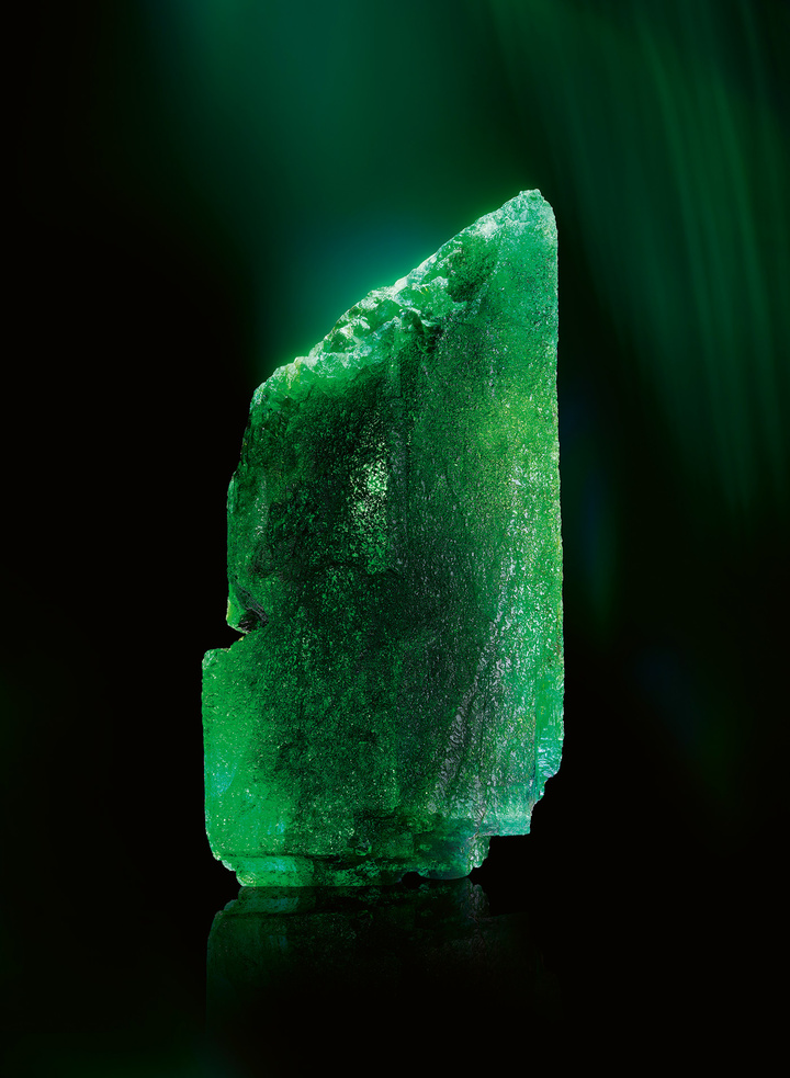 In 2018 Caroline Scheufele, Chopard co-president and artistic director, purchased a 6,225-carat rough emerald which was discovered at Kagem, one of the world's largest emerald mines, and given the name Insofu, meaning elephant. She entrusted this wonder of nature to expert emerald cutters from Jaipur who worked on the stone at Chopard's workshops in Meyrin and in Jaipur.